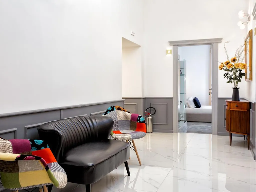 Queen Palace Suites Rome Guest house